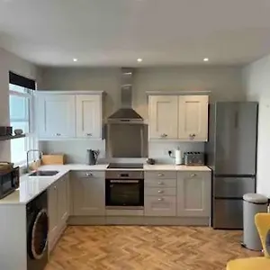 Stunning Sea View 2 Bedroom Flat In Apartment Scarborough